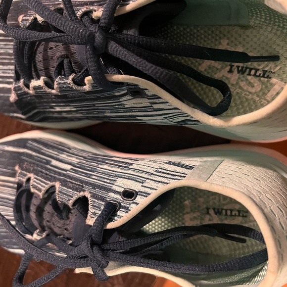 Women’s Under Armour size 9 - Picture 7 of 7